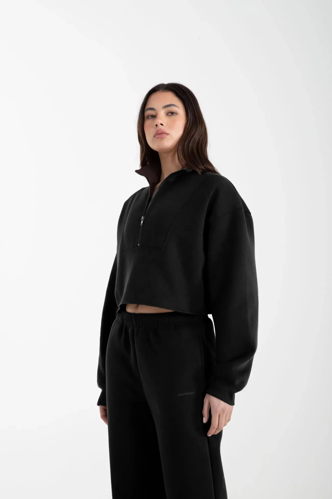 Arlo 1/2 Crop Sweater (Black)<ALL FENIX Hot